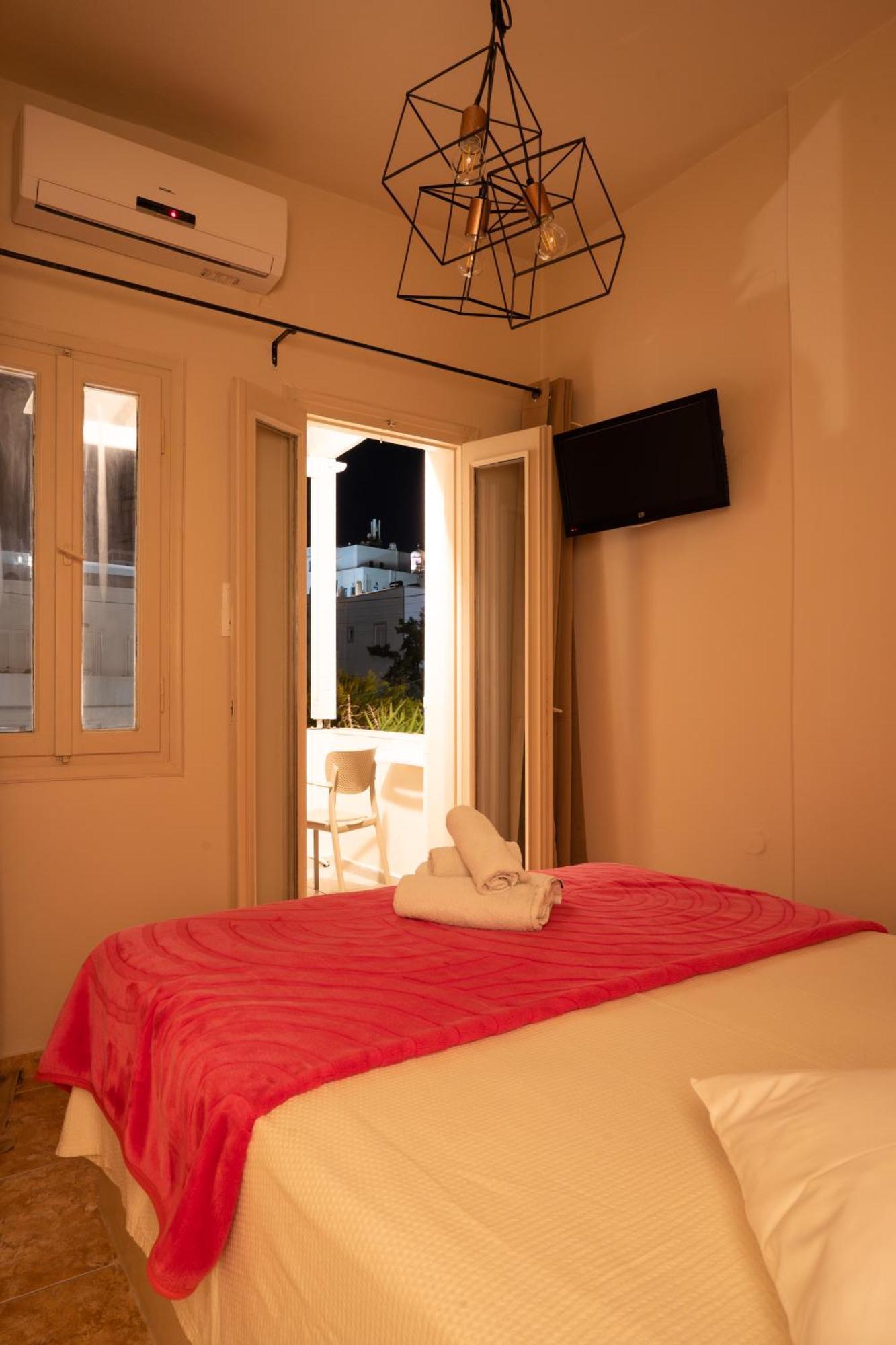 Toula Apartahotel Fira (Santorini)