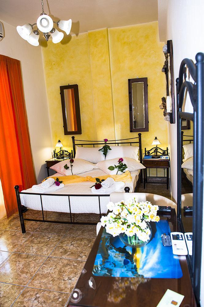 Apartahotel Toula Fira (Santorini)