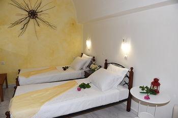 Toula Apartahotel 2*