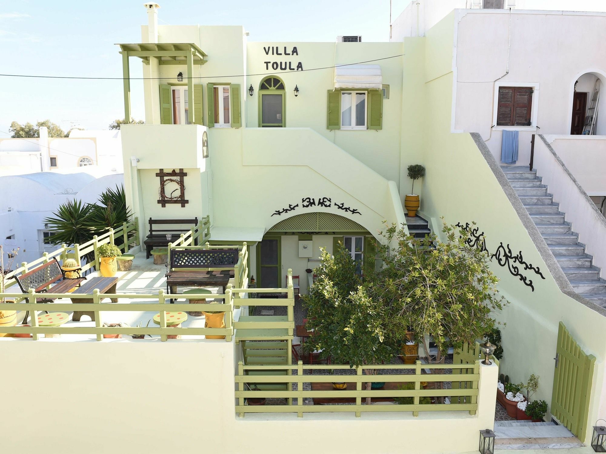 Toula Apartahotel Fira (Santorini)