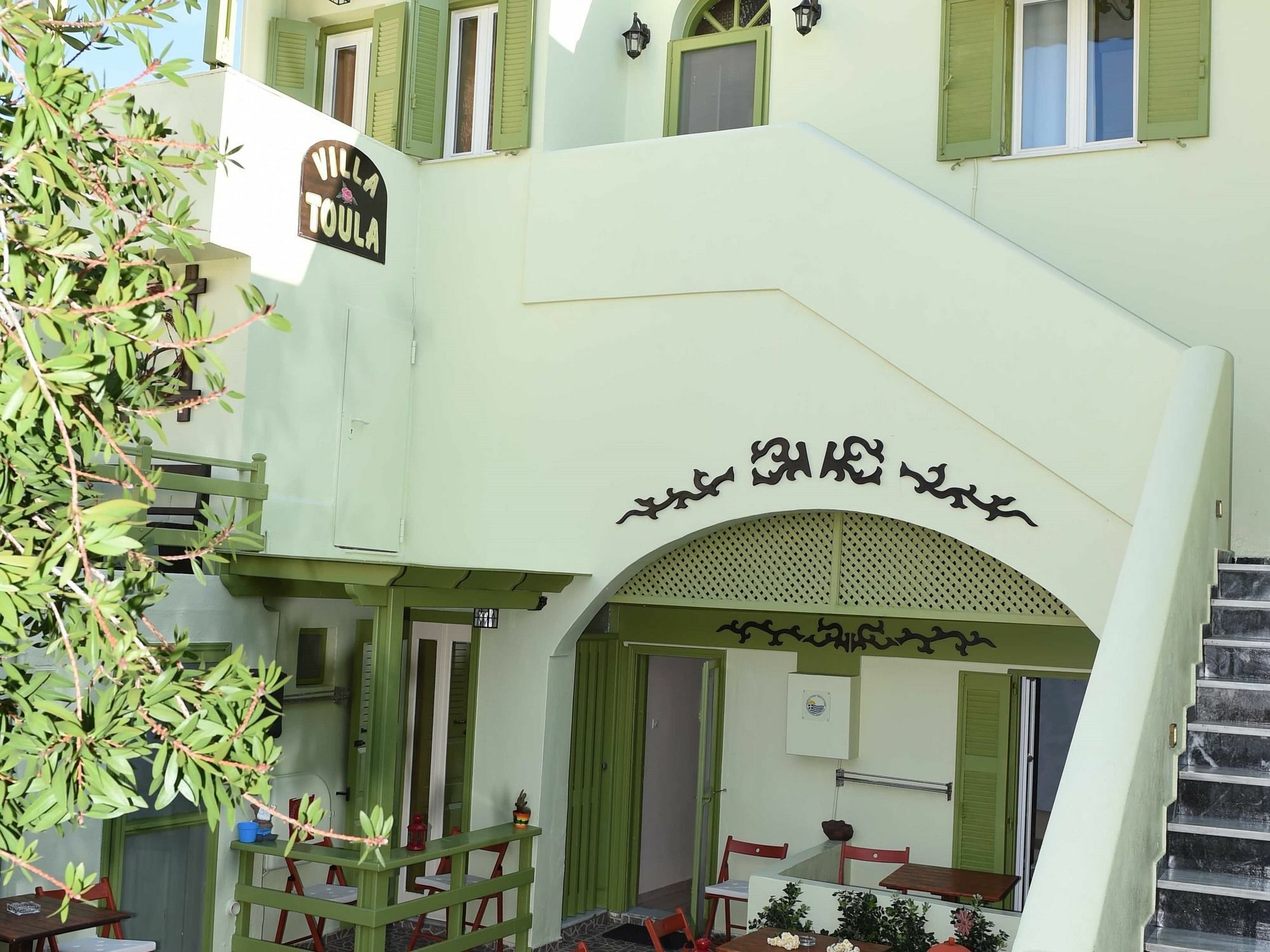 Toula Apartahotel 2*
